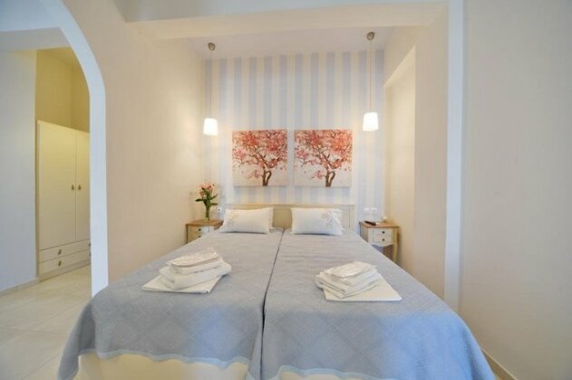 Niriides Luxury Studios - Photo2