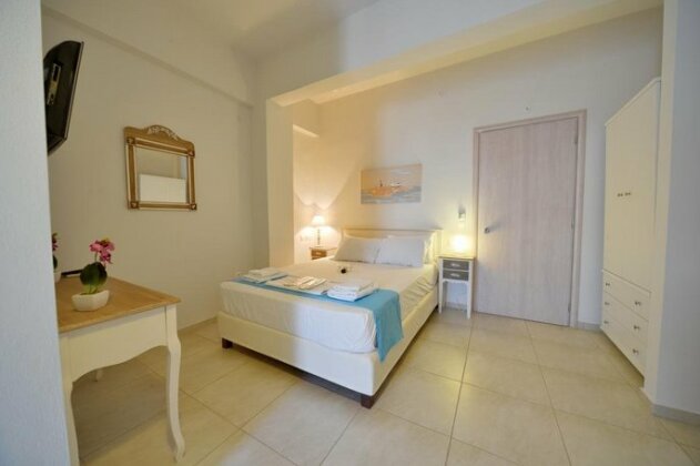 Niriides Luxury Studios - Photo3