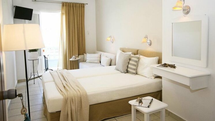 Paradissos Hotel - Photo4