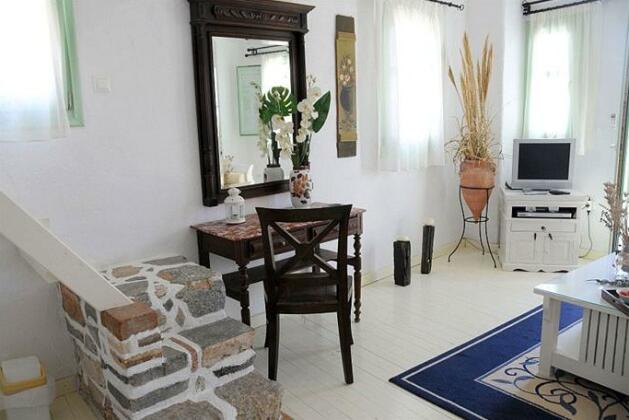 Tholaria Boutique Hotel - Photo3