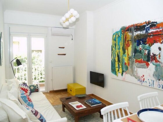 A Refreshed & Rich in Details Apartment in Piraeus Passalimani - Marina Zeas