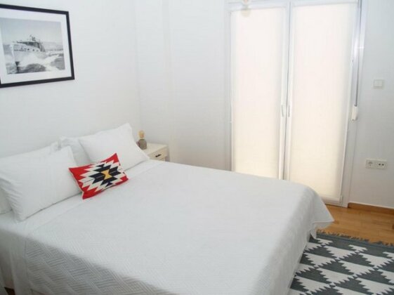 A Refreshed & Rich in Details Apartment in Piraeus Passalimani - Marina Zeas - Photo4