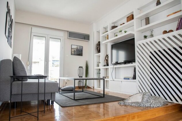 Amazing Renovated Penthouse In Pagkrati - Photo2