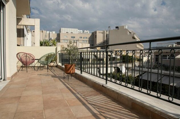 Amazing Renovated Penthouse In Pagkrati - Photo4