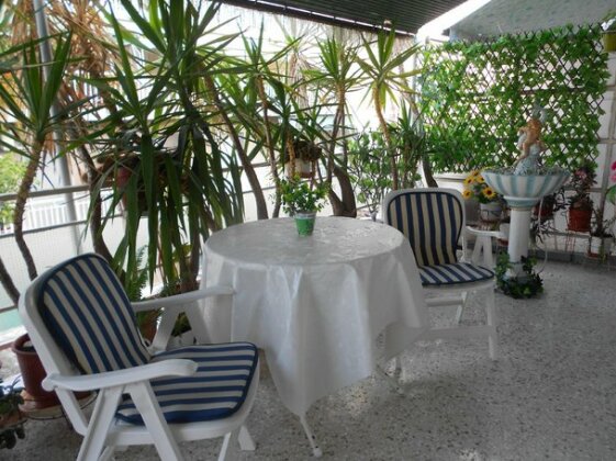 Athenian Oasis with fountain in City Center - Photo2