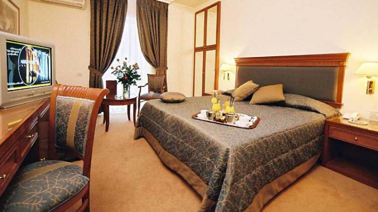 Athens Atrium Hotel & Jacuzzi Suites - Photo4