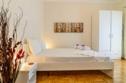 Charmy Petit Flat in Athens