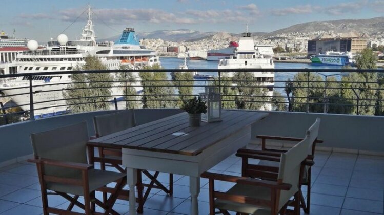 Chic style 2 bedroom apartment great views of Piraeus cruise port - Photo2
