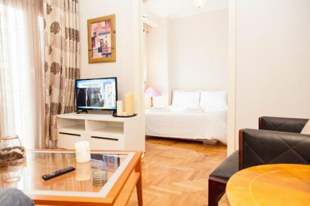 Classic Pied a Terre in Central Athens - Photo5