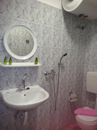 Dima Rooms And Apartments - Photo2