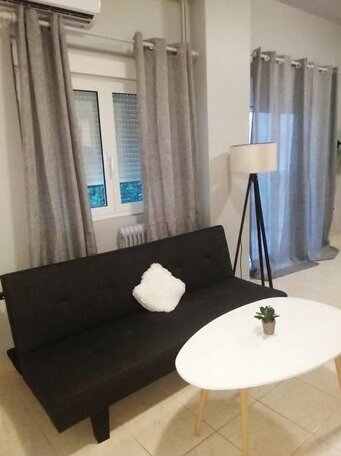 Ellie's Cozy Apartment with Yard - Photo4