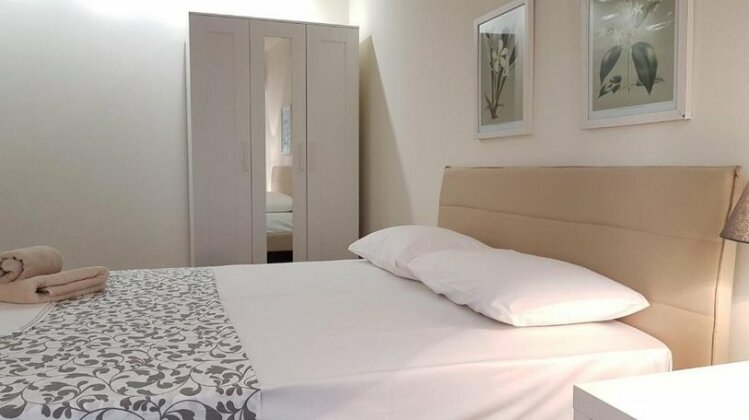 Errathens Cherry and Berry Apartments - Photo5