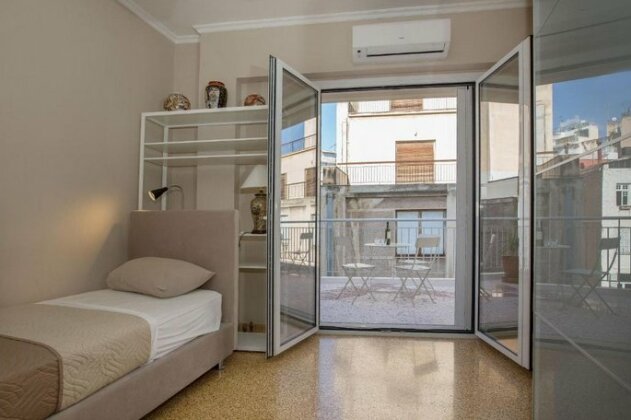 Leonidas Loft in the heart of Athens - Photo4