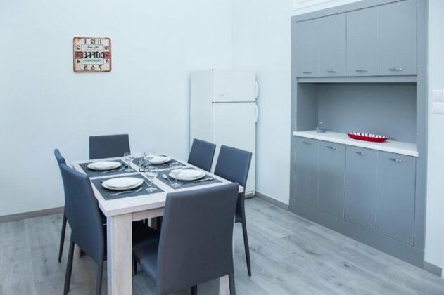 Minimal 3 bedroom apartment in Glyfada - Photo4