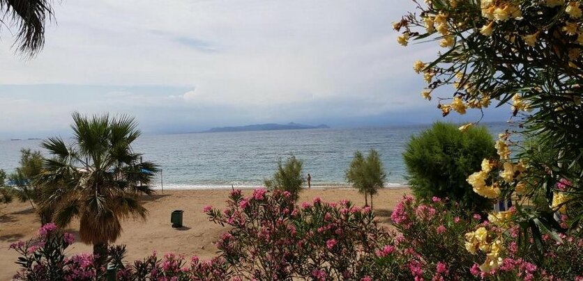 Perfect BeachFront Apartment - Photo2