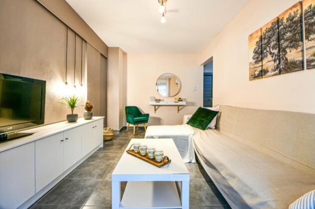 Retreat to a Stylish apt in the Centre of Athens - Photo2