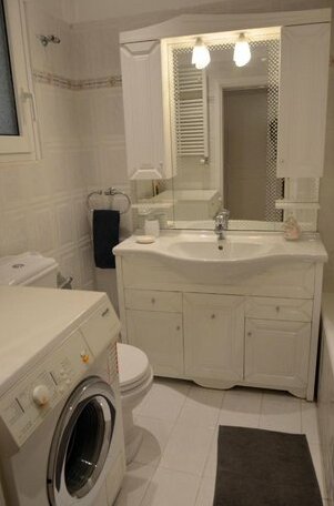 Retro Apartment at Trendy Exarcheia - Photo2