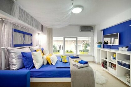 Santorini Style in Athens Plaza Luxury's Apartments