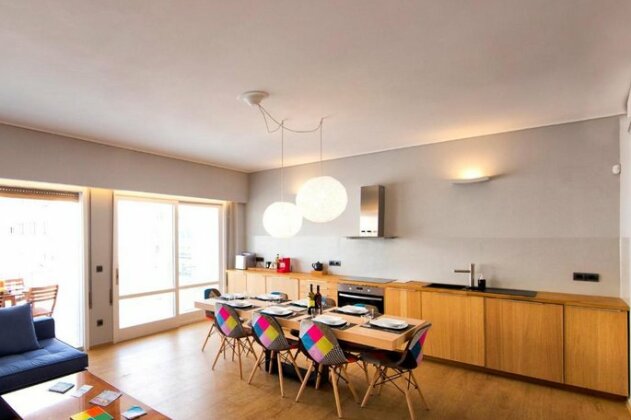 Super modern minimal flat nr metro & arch Museum - Photo3