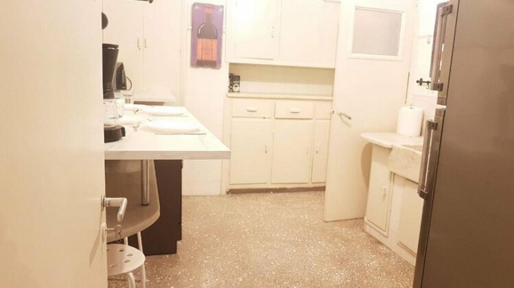 Violet Errathens Apartment - Photo2