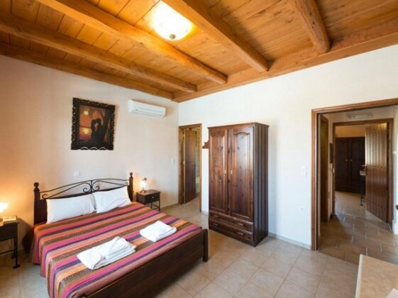 Nelida Villa - Photo2