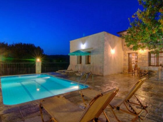 Nelida Villa - Photo3