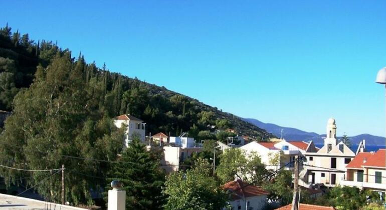 Alexatos Studios & Apartments - Photo2