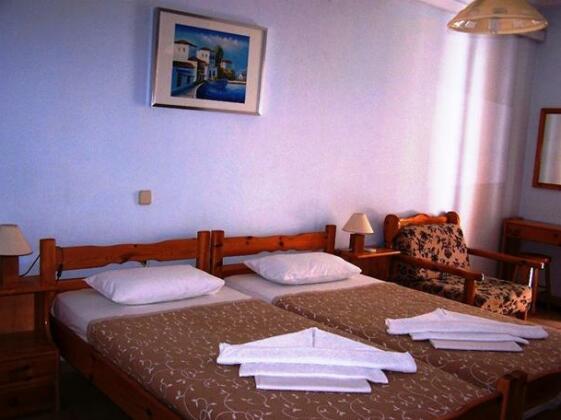 Alexatos Studios & Apartments - Photo3