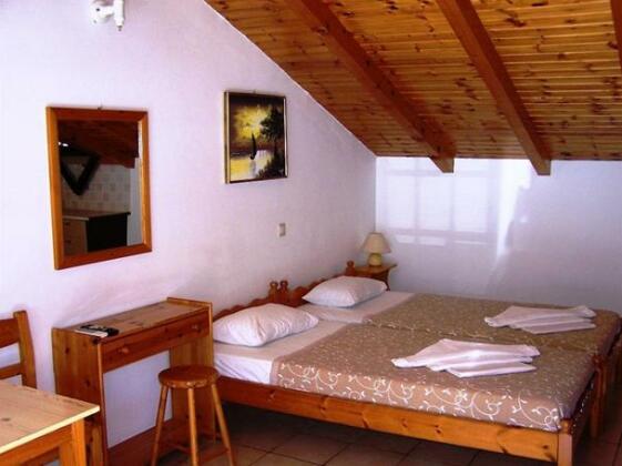 Alexatos Studios & Apartments - Photo5