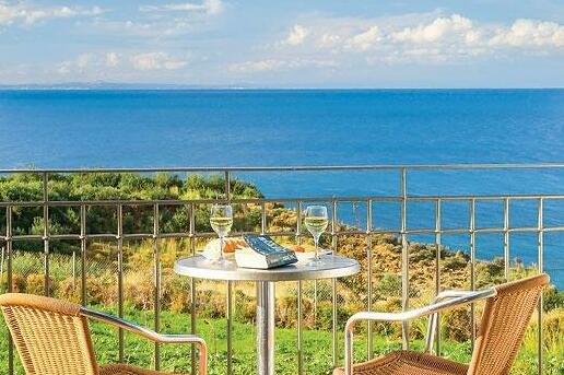 Apple Cephalonia - Photo4