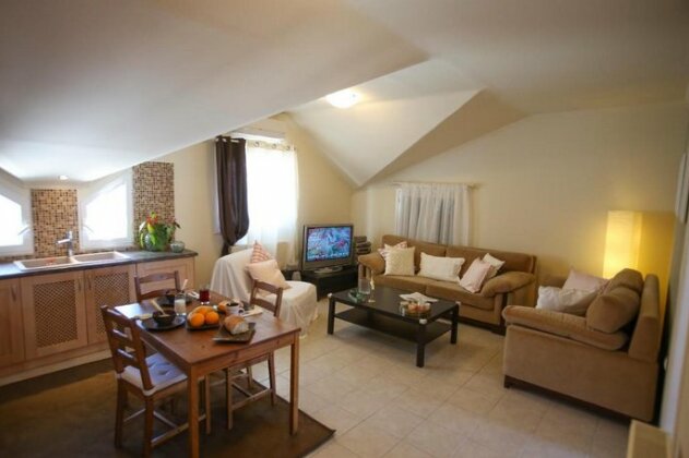 Attic Retreat - Photo2