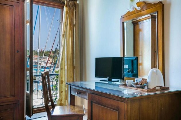 Authentic Suites in Fiscardo - Photo3