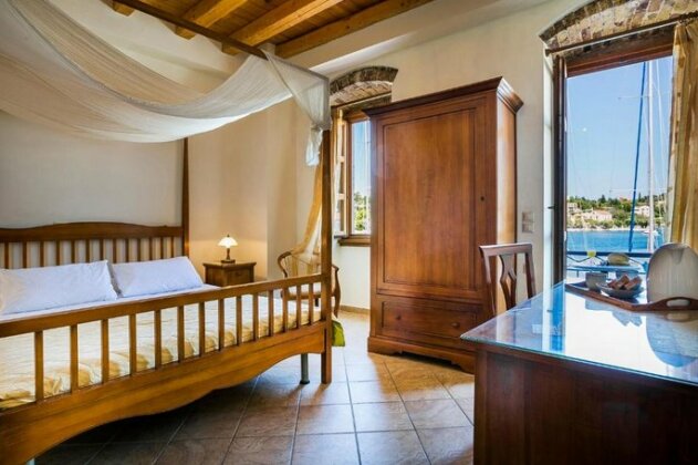 Authentic Suites in Fiscardo - Photo4