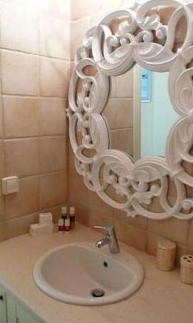 Avra Private Suites - Photo2