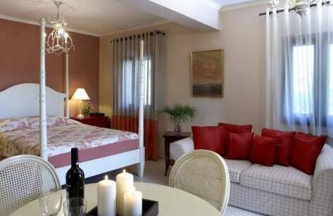 Avra Private Suites - Photo3