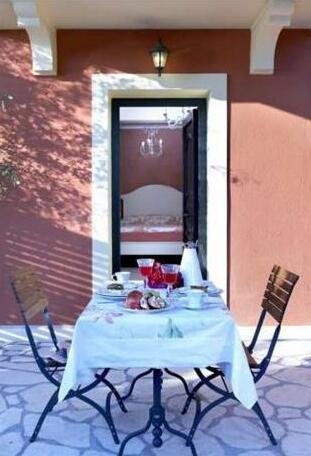 Avra Private Suites - Photo4