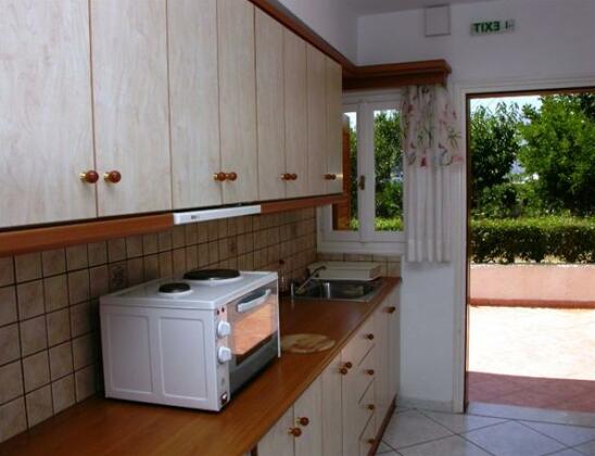 Bella Vista Studios and Apartments - Photo2