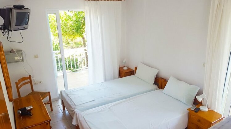 Blue White Hotel Studio Apartments - Photo3