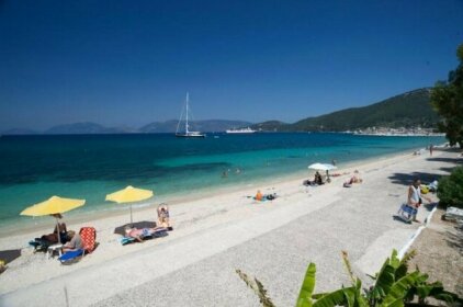 Camping Karavomilos Beach