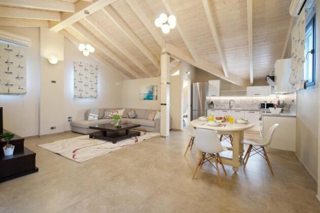 Central Square View Luxury Loft with Balcony - Photo2
