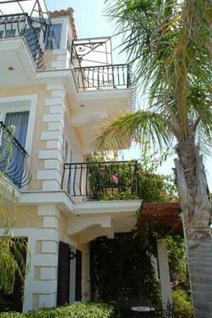 Christoforos Apartments