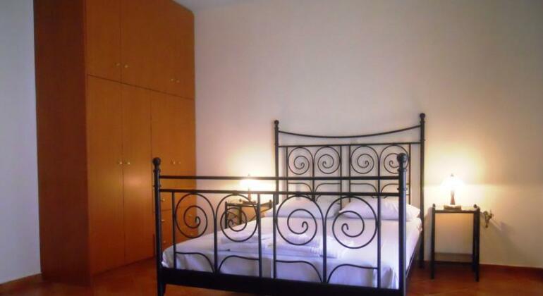 Delfinia - Photo4