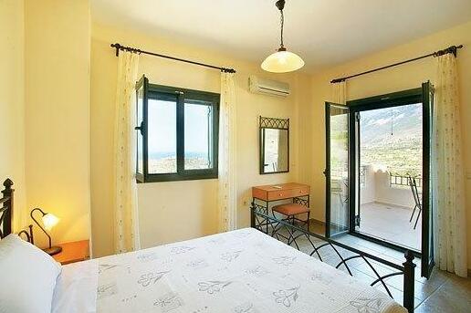 Dora Cephalonia - Photo3