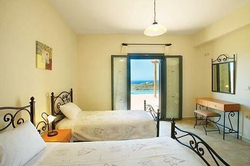 Dora Cephalonia - Photo4