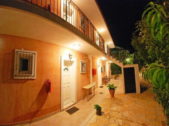 Emilia Apartments - Photo4