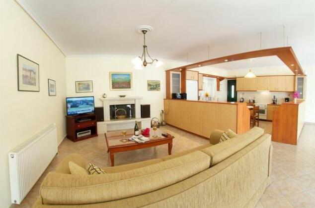 Faos Luxury Apartments - Photo5