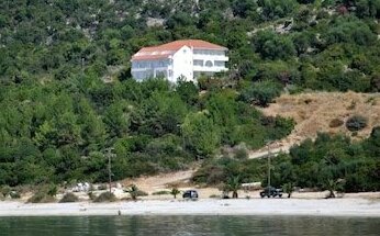 Filoxenia Hotel & Apartments - Photo2