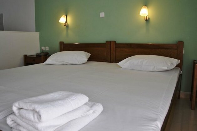 Filoxenia Hotel & Apartments - Photo5