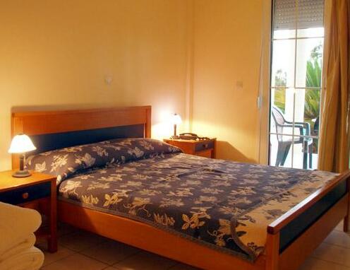 Garbis Villas & Apartments - Photo4