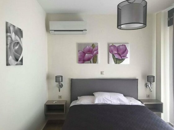 Helen's Studios & Apartments - Photo2